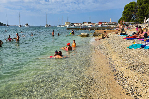 Poreč - pláž Kupalište, Istrie, Chorvatsko